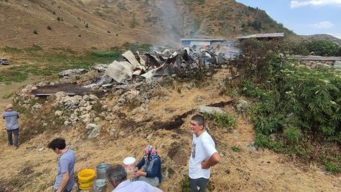 Artvin’de Ev Yangını