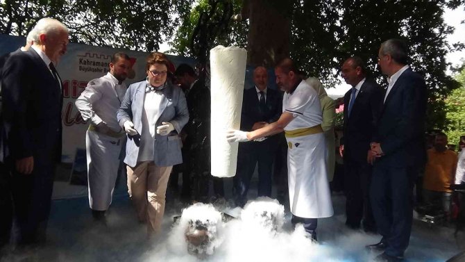 Bakan Derya Yanık, Katıldığı Festivalde Vatandaşlara Maraş Dondurması İkram Etti