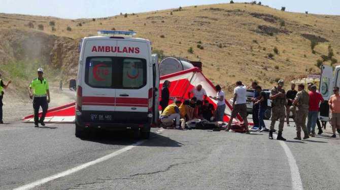 Gercüş’te 2 Yamaç Paraşütçüsü Yere Çakılarak Ağır Yaralandı