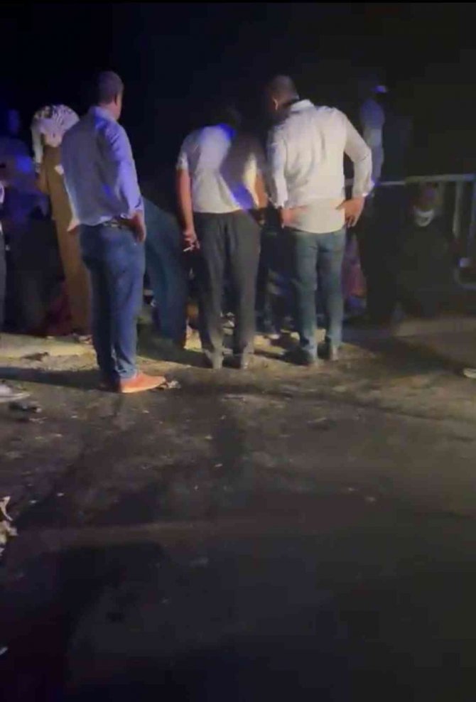 Batman’da Yola Çıkan Domuz Sürüsü Kazaya Neden Oldu: 4 Yaralı