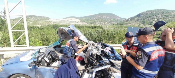 Bilecik’te Park Halindeki Otomobile Kamyonun Çarpması Sonucu 1’i Ağır 5 Kişi Yaralandı