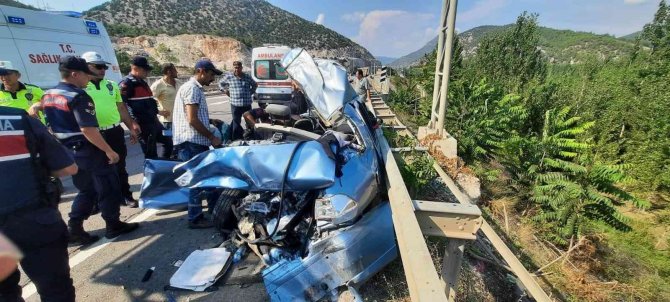 Bilecik’te Park Halindeki Otomobile Kamyonun Çarpması Sonucu 1’i Ağır 5 Kişi Yaralandı