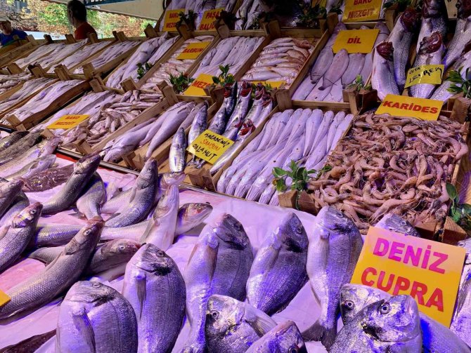 Balık Tezgâhlarında Mezgit Yoğunluğu