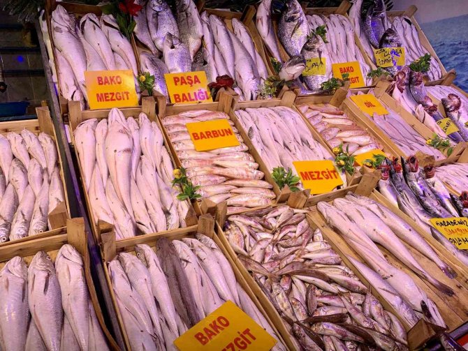 Balık Tezgâhlarında Mezgit Yoğunluğu
