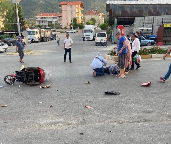 Çözümsüz Kavşakta Kazalar Art Arda Yaşanıyor