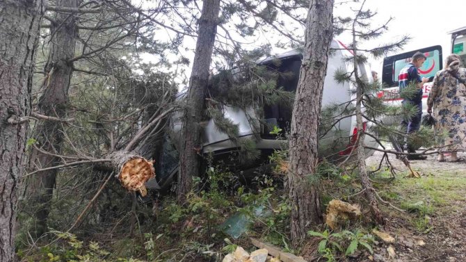 Domaniç’te Trafik Kazası: İ̇kisi Çocuk 6 Yaralı