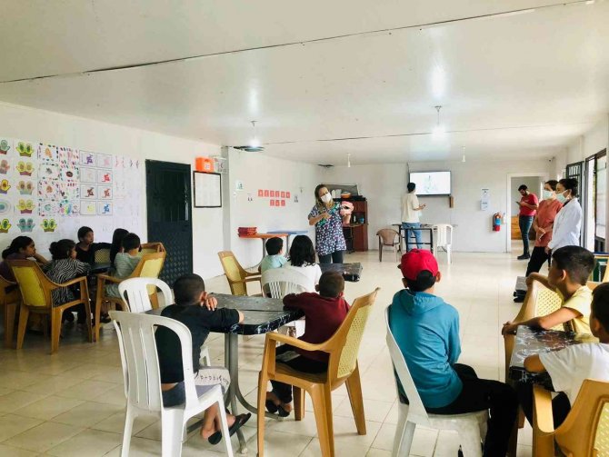 Fındık Bahçesindeki Çocuklara Diş Taraması