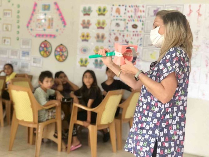 Fındık Bahçesindeki Çocuklara Diş Taraması