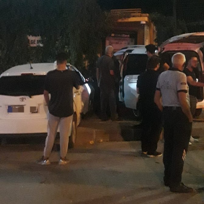 Elazığ’da Kaza Yapan Otomobiller, Atm’ye Daldı: 2 Yaralı