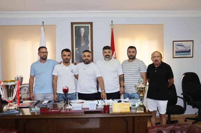 İ̇ş Adamı Eviz, 6. Kez Kuşadasıspor’a Ana Sponsor Oldu