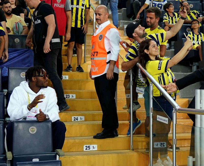 Batshuayi, Kadıköy’de
