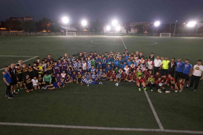 Gediz’de Büyük Zaferin 100. Yılında Yüzme Yarışması Ve Futbol Turnuvası Düzenlendi
