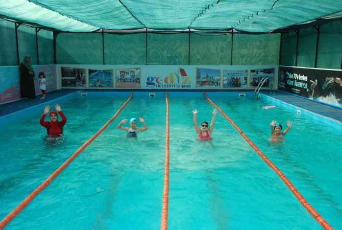 Gediz’de Büyük Zaferin 100. Yılında Yüzme Yarışması Ve Futbol Turnuvası Düzenlendi