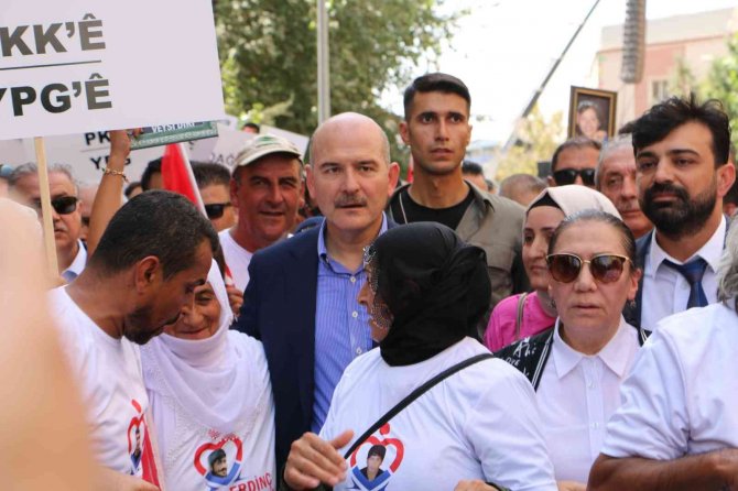 Bakan Soylu, Evlat Nöbetindeki Ailelerle Teröre Lanet Yürüyüşüne Katıldı