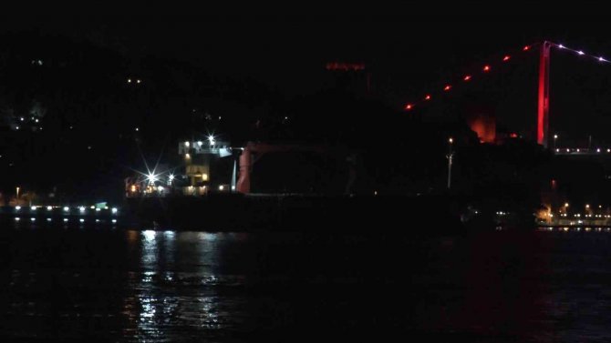 Boğaza Demir Atan Kargo Gemisi Kurtarıldı, İ̇stanbul Boğazı Gemi Trafiğine Açıldı
