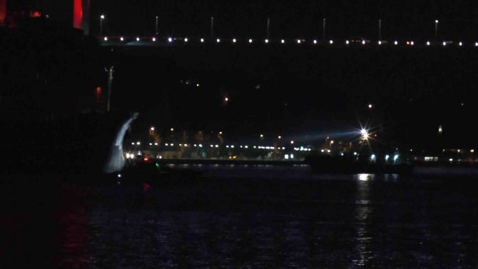 Boğaza Demir Atan Kargo Gemisi Kurtarıldı, İ̇stanbul Boğazı Gemi Trafiğine Açıldı