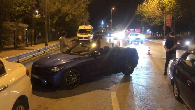 Denetimde Ceza Yedi, Otomobilinin Önünde Fotoğraf Çektirdi