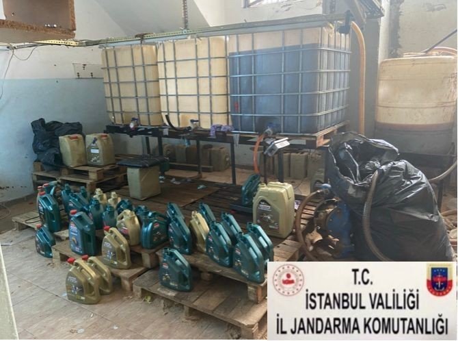 Jandarma’dan Kaçak Motor Yağı Operasyonu: 31 Bin 200 Litre Yağ Ve Binlerce Malzeme Ele Geçirildi