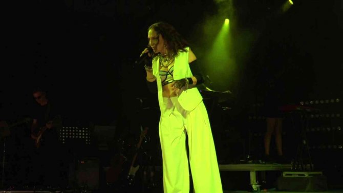 Ümraniye’de ’Yazfest’, Sertap Erener Konseriyle Devam Etti