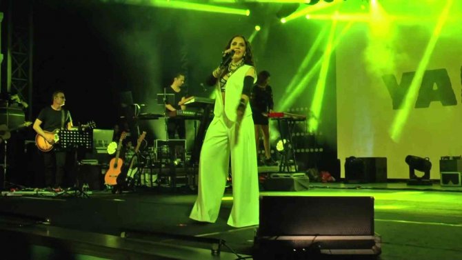 Ümraniye’de ’Yazfest’, Sertap Erener Konseriyle Devam Etti