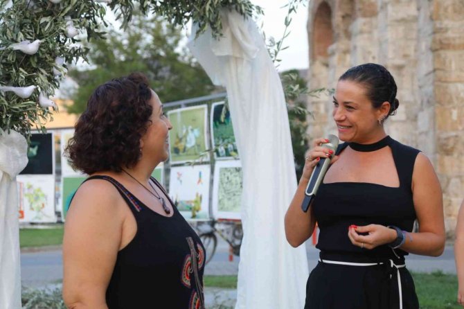 Selçuk’ta ’Dünya Barış Günü Karikatür Sergisi’ Açıldı