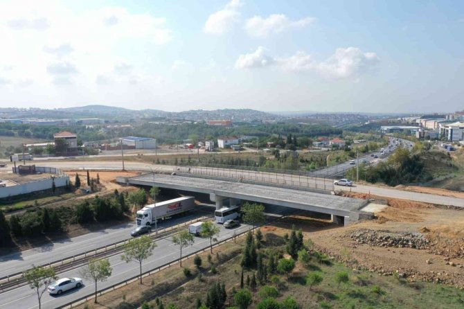 Çayırova Turgut Özal Köprüsü’nde Kiriş Montajı Yapıldı