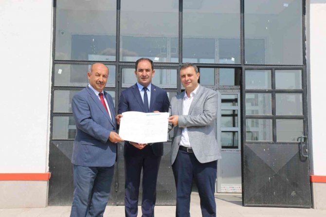 Kütahya Kirazpınar İ̇lkokulunun “Yapı Kullanma İ̇zin Belgesi” Teslim Alındı