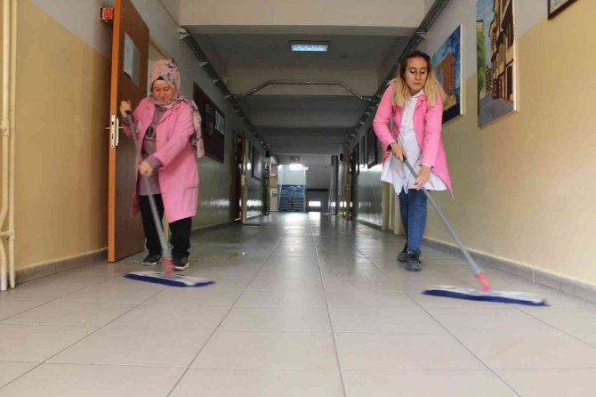 Okullarda Görevlendirilecek 330 Personelin Kura Çekimi Gerçekleştirildi