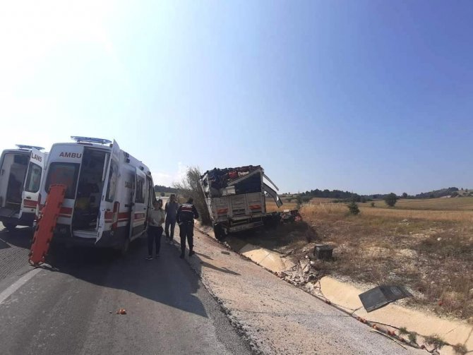 Kütahya’da Yolcu Otobüsü Kamyona Çarptı: 8 Yaralı