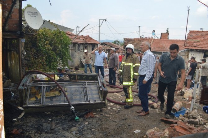 Yenişehir’de Ahşap Ev Çıkan Yangında Kül Oldu