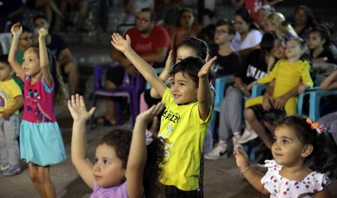 Neşeli Orman Tiyatrosu Akçaova’da Sahnelendi