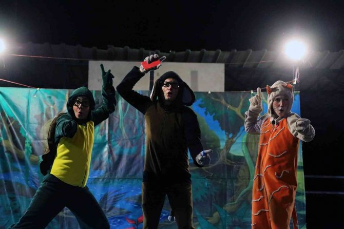 Neşeli Orman Tiyatrosu Akçaova’da Sahnelendi