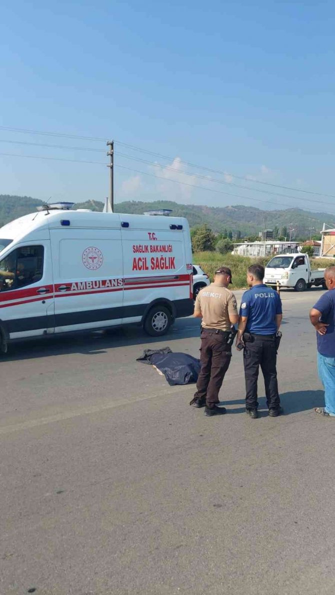 Otomobil Seyir Halindeki Motosiklete Çarptı: 1 Ölü