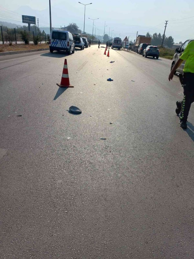 Otomobil Seyir Halindeki Motosiklete Çarptı: 1 Ölü