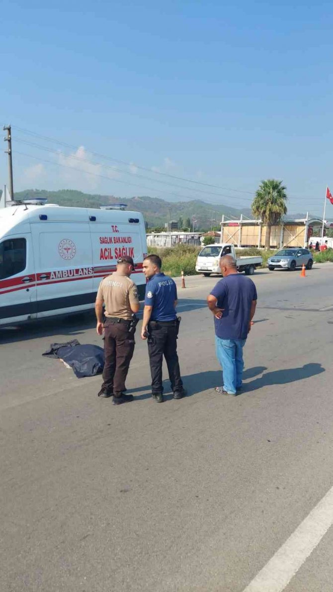 Otomobil Seyir Halindeki Motosiklete Çarptı: 1 Ölü
