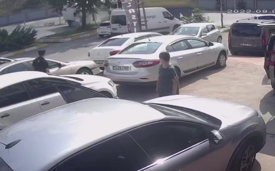 Hafriyat Kamyonu İle Karşı Yönden Gelen Kamyon Çarpıştı: 1 Yaralı