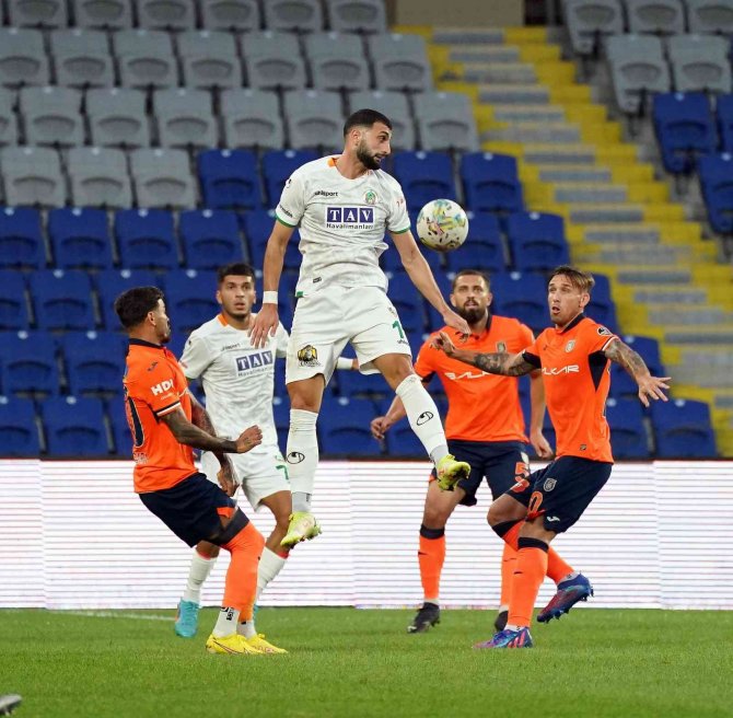 Spor Toto Süper Lig: Medipol Başakşehir: 0 - Corendon Alanyaspor: 0 (Maç Devam Ediyor)