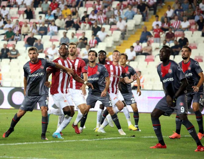 Spor Toto Süper Lig: Sivasspor: 0 - Fatih Karagümrük: 0 (İ̇lk Yarı)