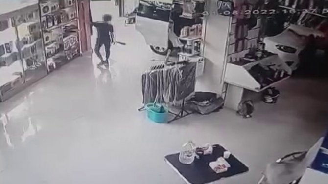 Sultanbeyli’de Bin 800 Tl Değerinde Oto Aksesuarı Çalan Şüpheliler Yakalandı