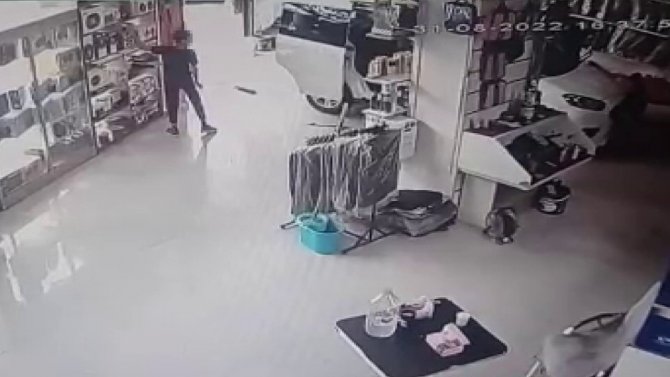 Sultanbeyli’de Bin 800 Tl Değerinde Oto Aksesuarı Çalan Şüpheliler Yakalandı