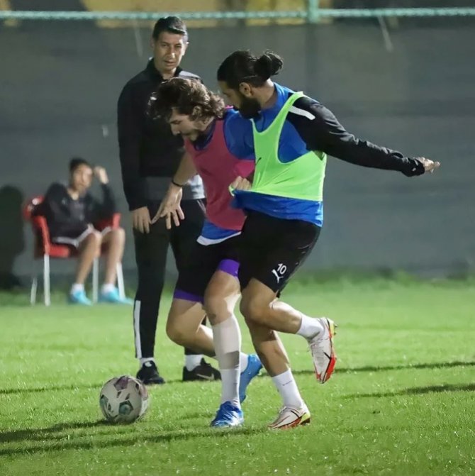 Afyonspor Hazırlıklarına Akşam Antrenmanı İle Devam Ediyor