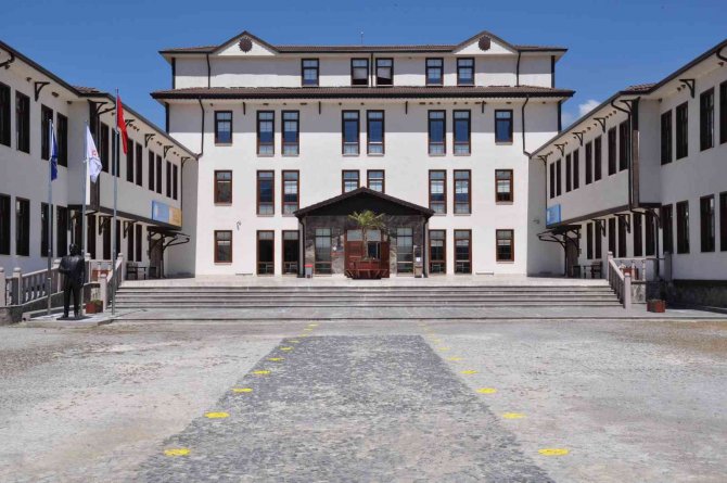 Ted İle İlk Ders Zili Çalıyor