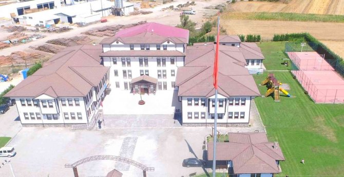 Ted İle İlk Ders Zili Çalıyor