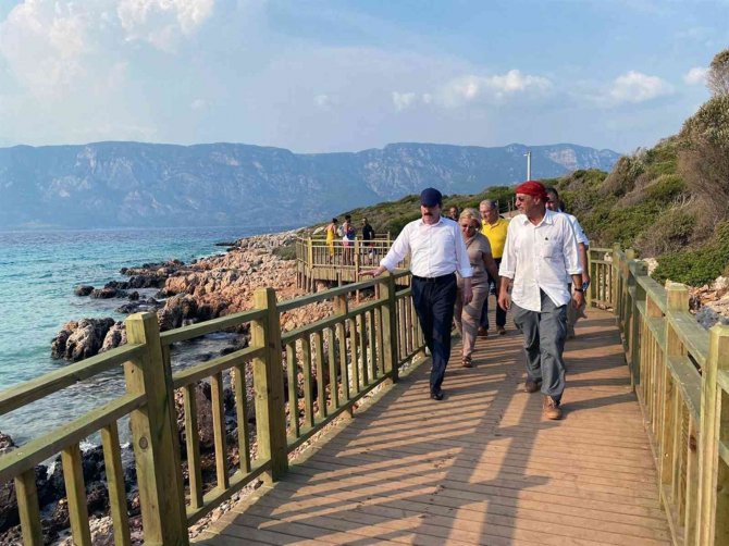 Vali Tavlı, Kleopatra Adasındaki Kazı Çalışmalarını İnceledi