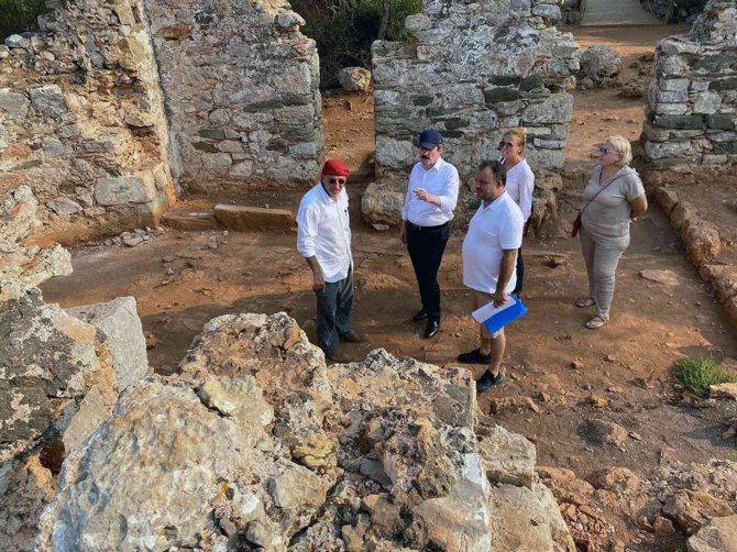 Vali Tavlı, Kleopatra Adasındaki Kazı Çalışmalarını İnceledi