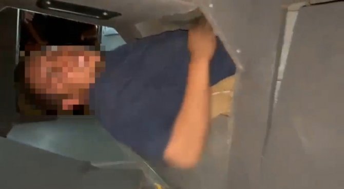 Kaçak Göçmenler Otobüsün Gizli Bölmesinde Yakalandı