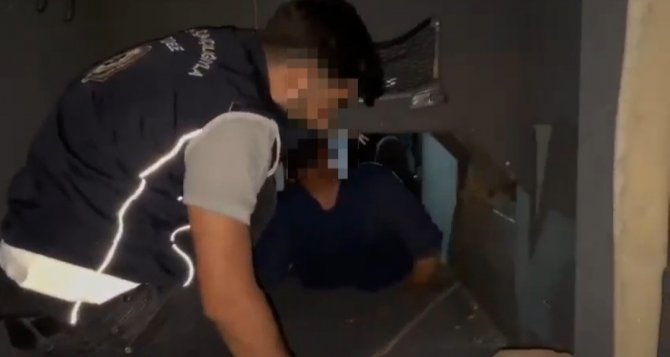 Kaçak Göçmenler Otobüsün Gizli Bölmesinde Yakalandı