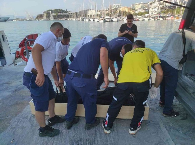 Kuşadası’nda Türk Karasularına İtilen Düzensiz Göçmenler Yakalandı