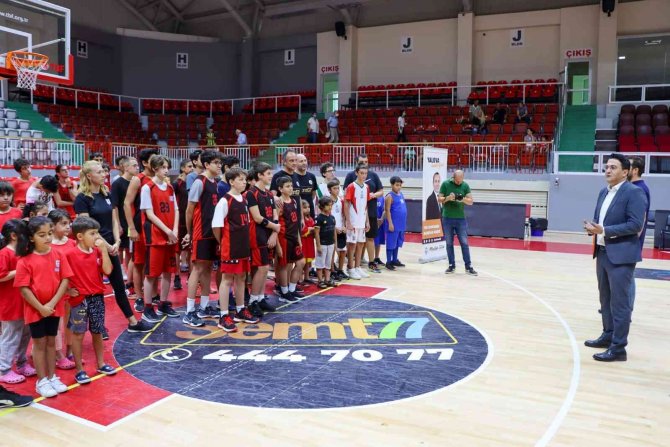 Yalova Belediyesi Yaz Okulları’nı 220 Çocuk Tamamladı