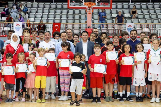 Yalova Belediyesi Yaz Okulları’nı 220 Çocuk Tamamladı